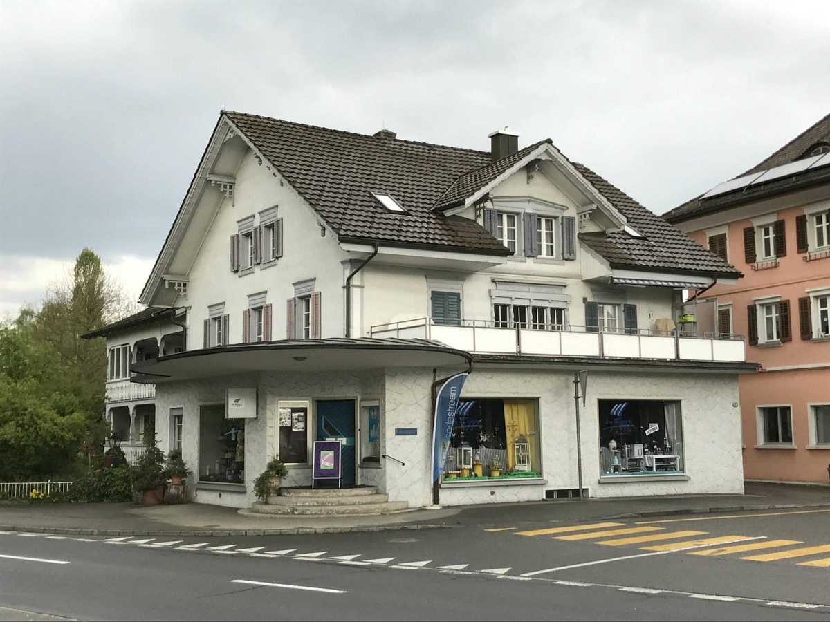 Holz-Schindelfassade